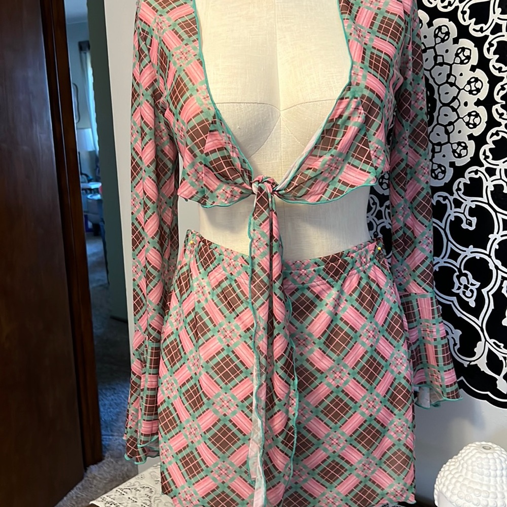 2 piece skirt and open tie - long sleeve top